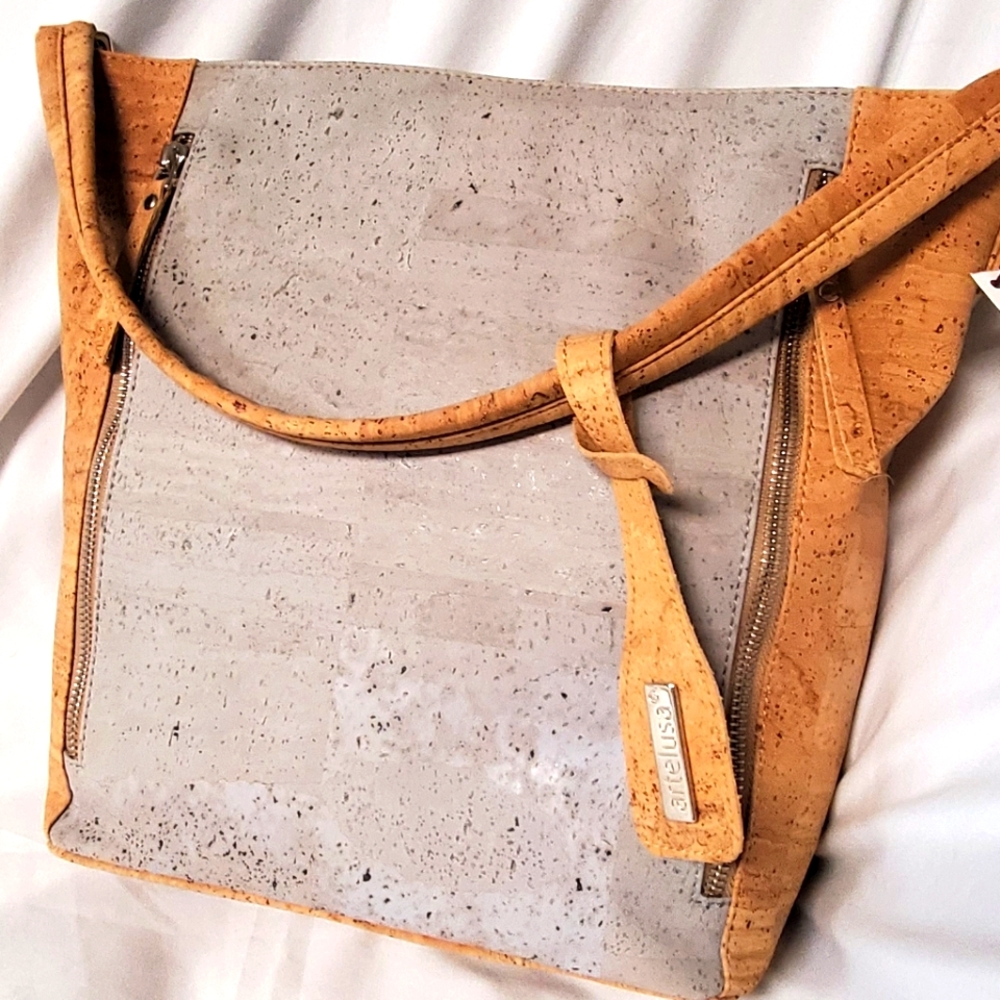 Arteulsa cork shoulder bag.
